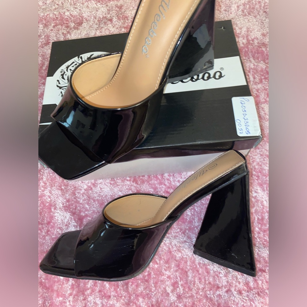 Retro platform heels 👠